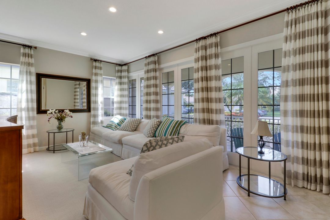 For Sale: $850,000 (5 beds, 4 baths, 2499 Square Feet)