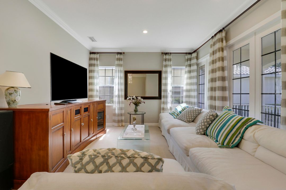 For Sale: $850,000 (5 beds, 4 baths, 2499 Square Feet)