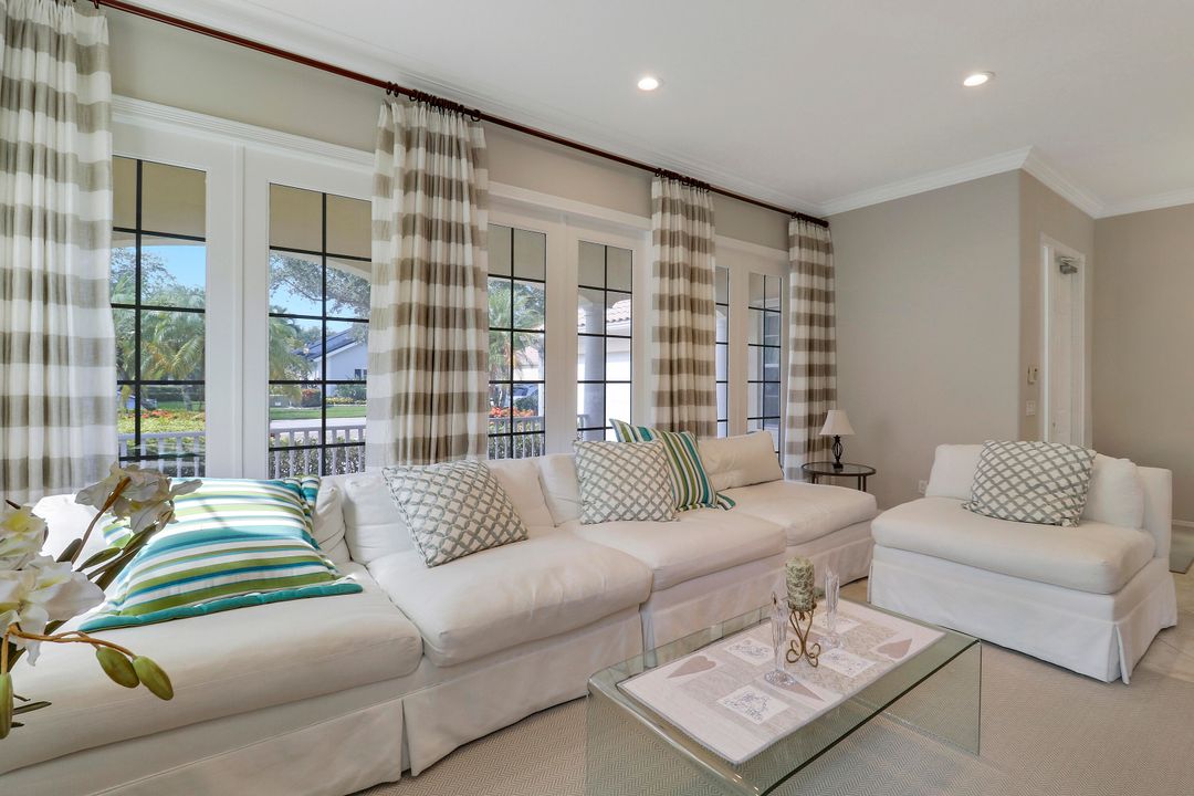 For Sale: $850,000 (5 beds, 4 baths, 2499 Square Feet)