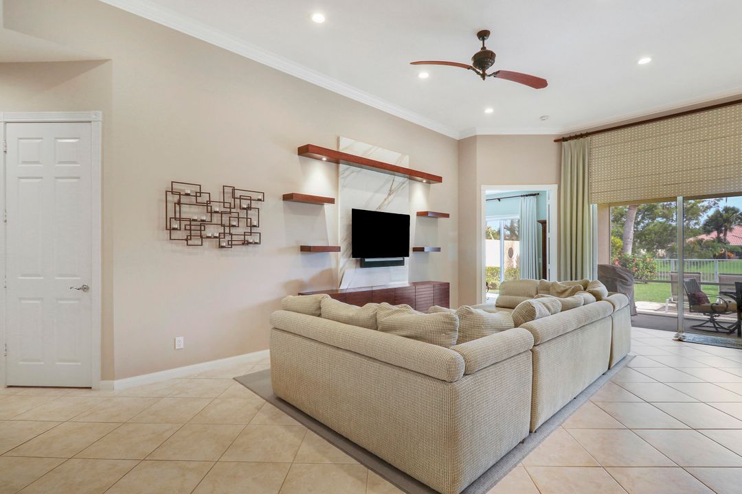 For Sale: $850,000 (5 beds, 4 baths, 2499 Square Feet)