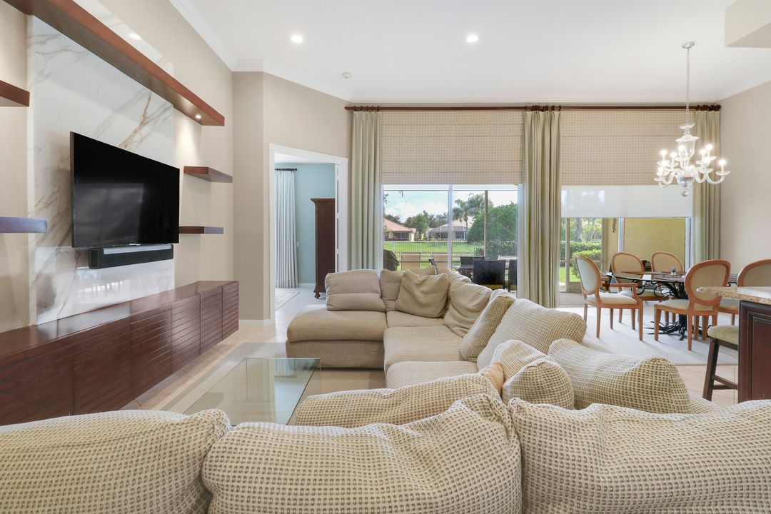 For Sale: $850,000 (5 beds, 4 baths, 2499 Square Feet)