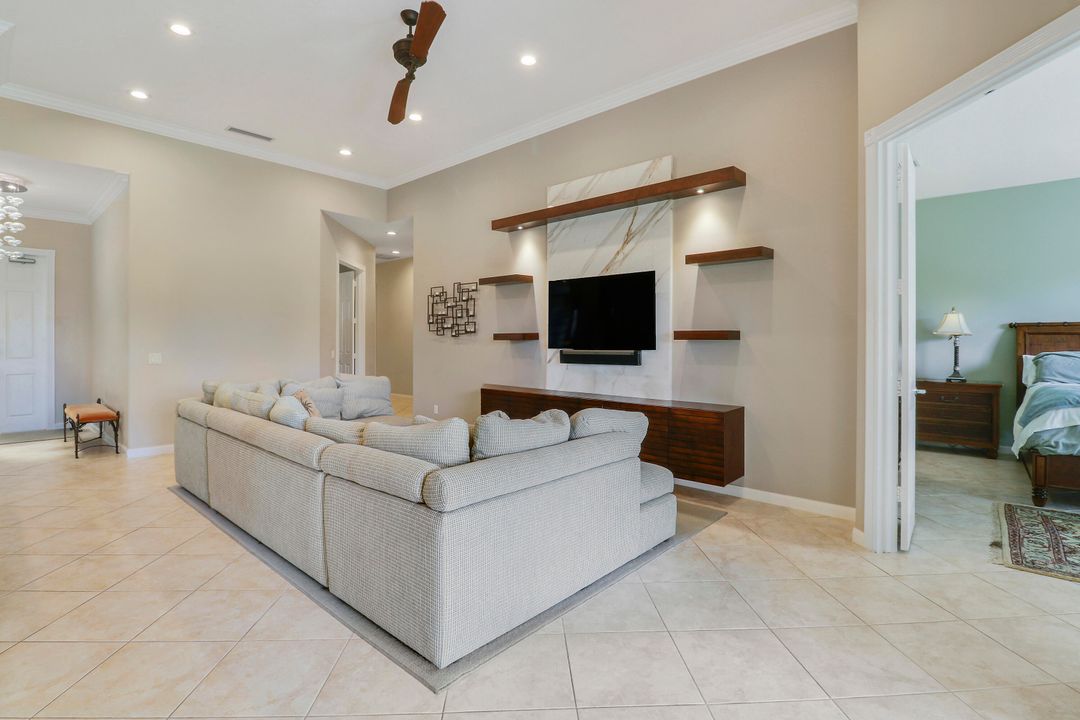 For Sale: $850,000 (5 beds, 4 baths, 2499 Square Feet)