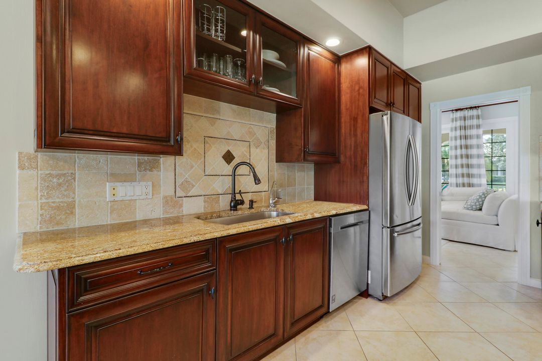 For Sale: $850,000 (5 beds, 4 baths, 2499 Square Feet)