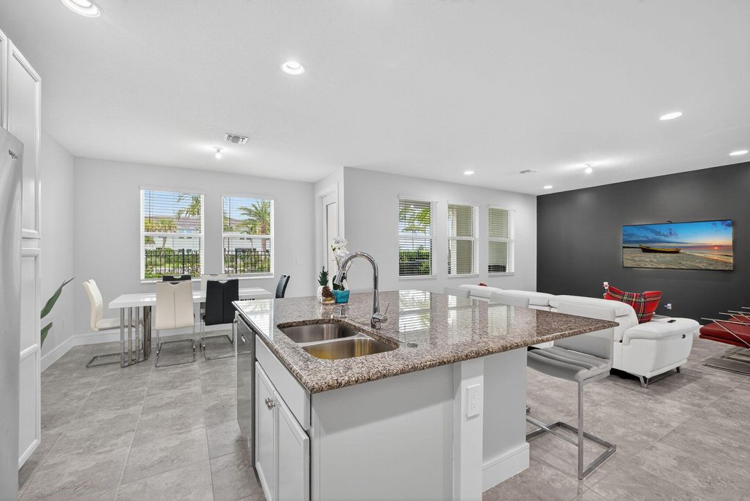 На продажу: $525,000 (3 спален, 2 ванн, 2138 Квадратных фут)