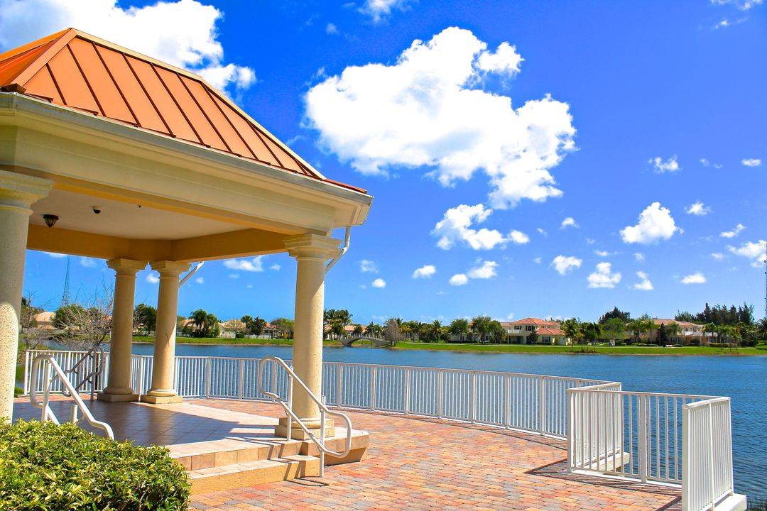 For Sale: $850,000 (5 beds, 4 baths, 2499 Square Feet)