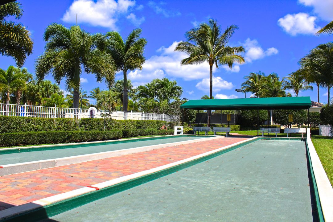 For Sale: $850,000 (5 beds, 4 baths, 2499 Square Feet)