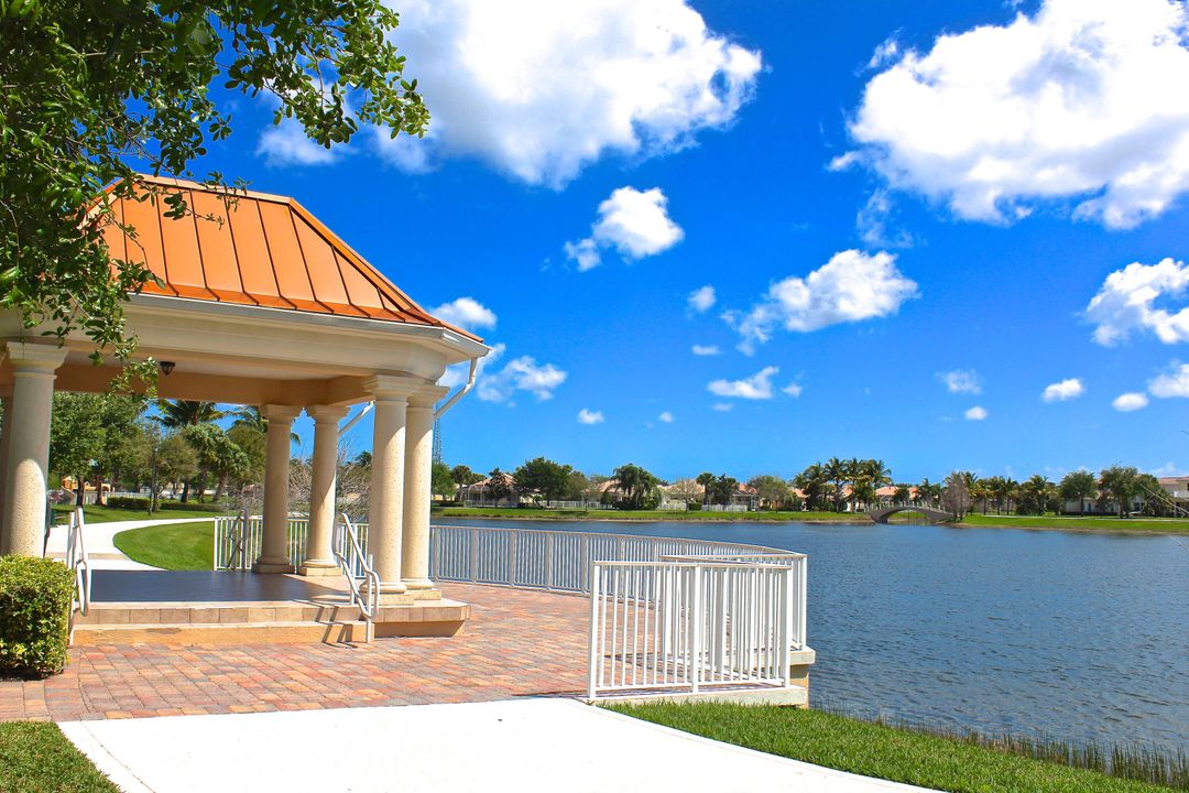 For Sale: $850,000 (5 beds, 4 baths, 2499 Square Feet)