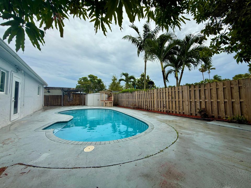 Recently Sold: $489,000 (4 beds, 3 baths, 1855 Square Feet)