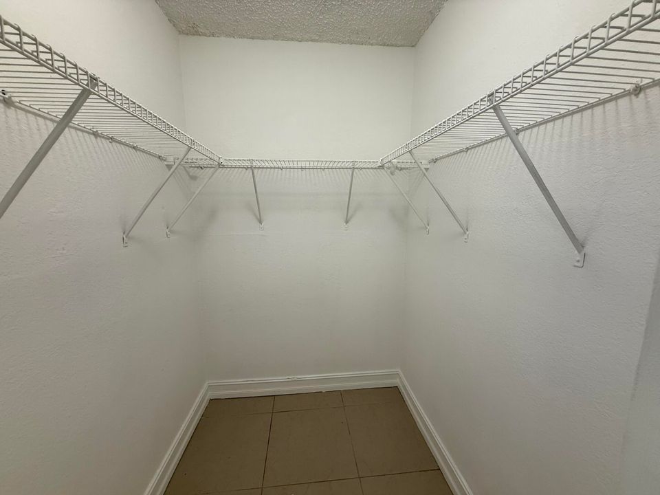 合同活跃: $200,000 (3 贝兹, 2 浴室, 1440 平方英尺)