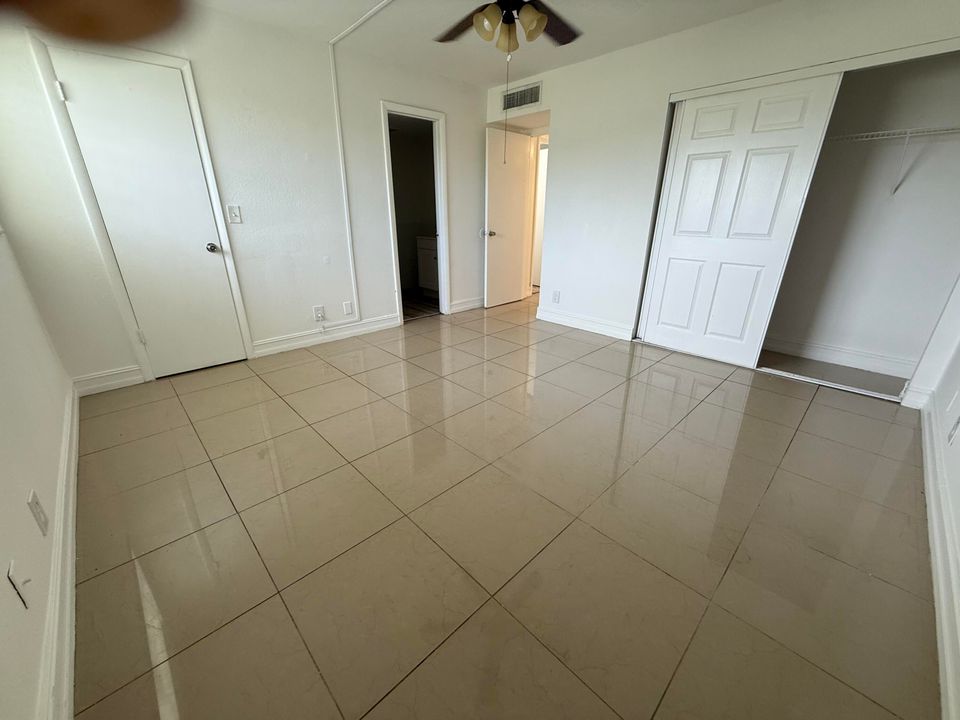 合同活跃: $200,000 (3 贝兹, 2 浴室, 1440 平方英尺)