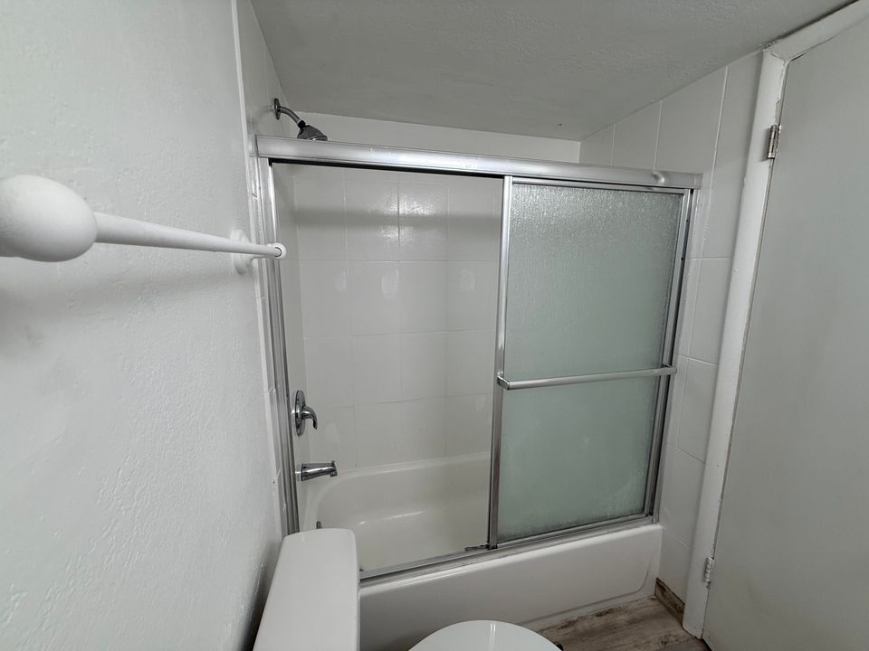 合同活跃: $200,000 (3 贝兹, 2 浴室, 1440 平方英尺)