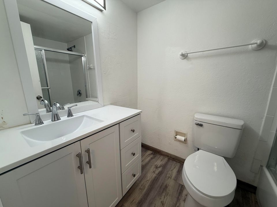 合同活跃: $200,000 (3 贝兹, 2 浴室, 1440 平方英尺)