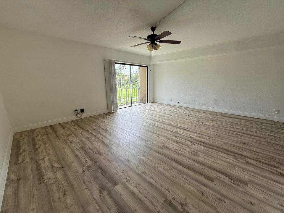 合同活跃: $200,000 (3 贝兹, 2 浴室, 1440 平方英尺)