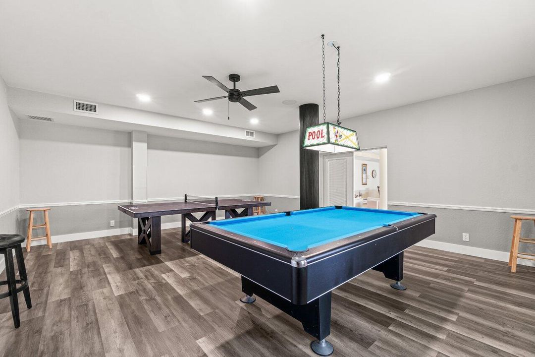 Active With Contract: $4,200 (1 beds, 1 baths, 800 Square Feet)