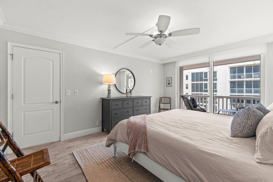 Active With Contract: $4,200 (1 beds, 1 baths, 800 Square Feet)