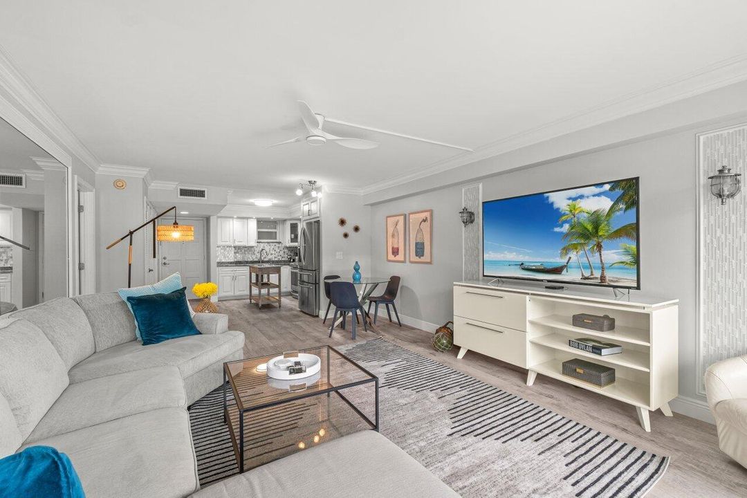 Active With Contract: $4,200 (1 beds, 1 baths, 800 Square Feet)