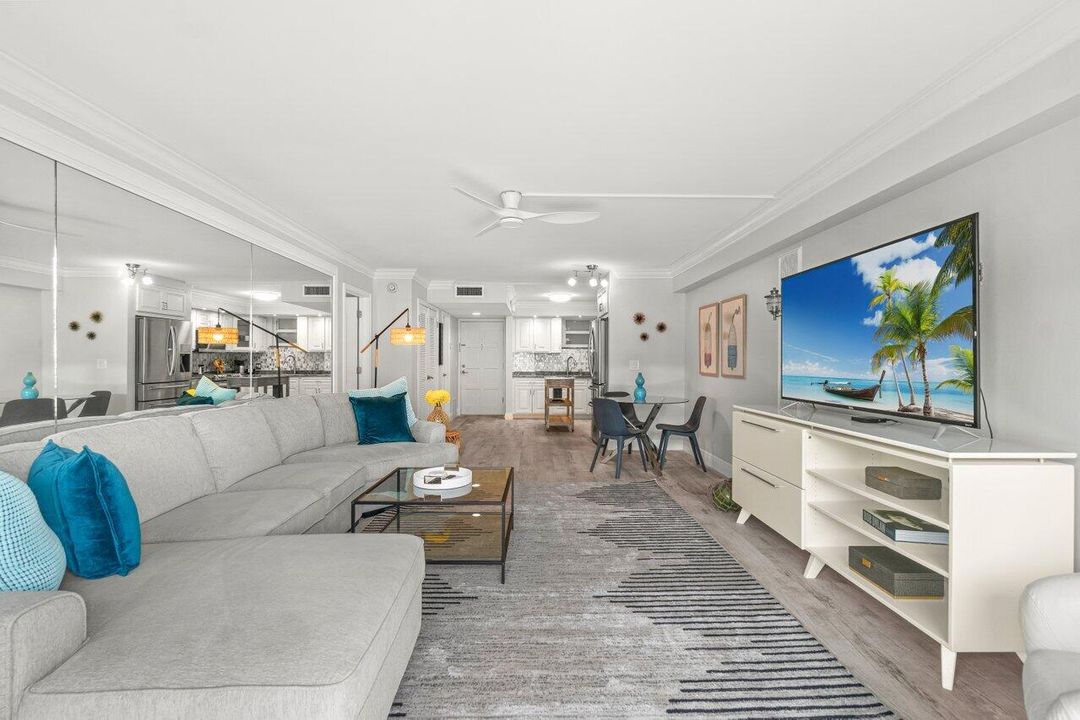 Active With Contract: $4,200 (1 beds, 1 baths, 800 Square Feet)