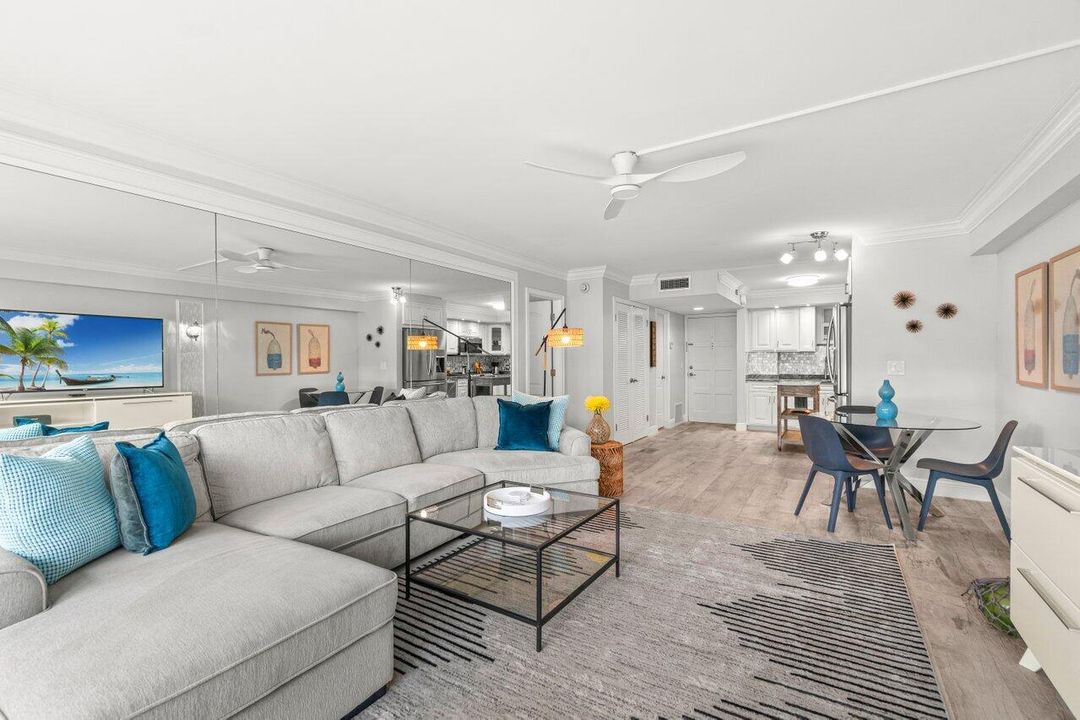 Active With Contract: $4,200 (1 beds, 1 baths, 800 Square Feet)