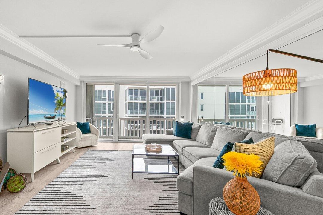 Active With Contract: $4,200 (1 beds, 1 baths, 800 Square Feet)