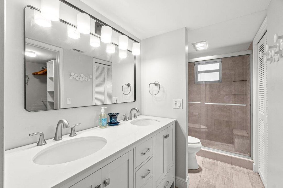 Active With Contract: $4,200 (1 beds, 1 baths, 800 Square Feet)