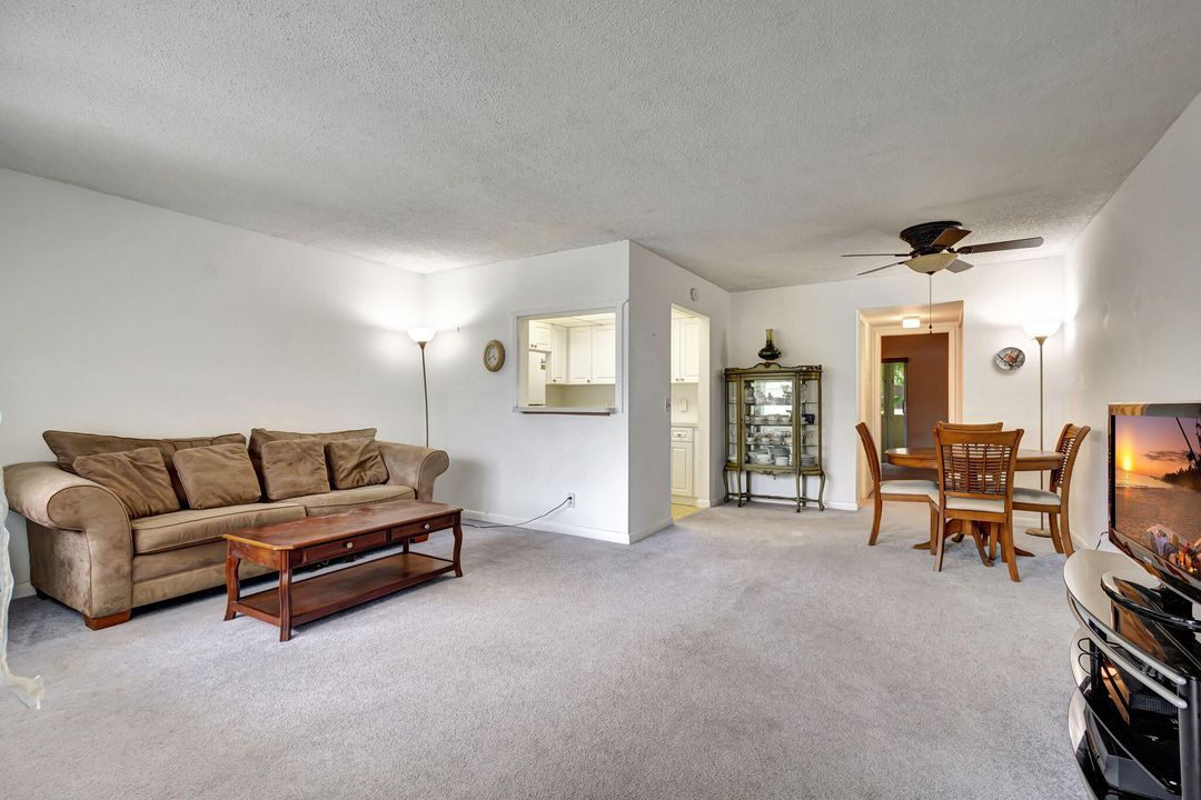 For Sale: $85,000 (1 beds, 1 baths, 684 Square Feet)