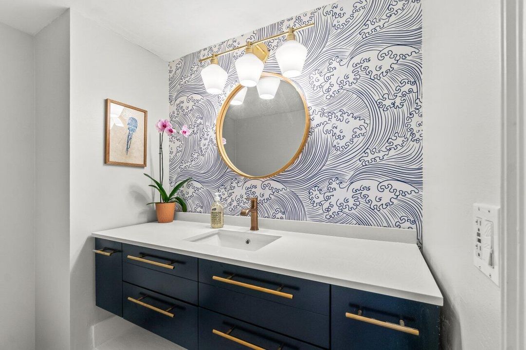 Active With Contract: $4,200 (1 beds, 1 baths, 800 Square Feet)