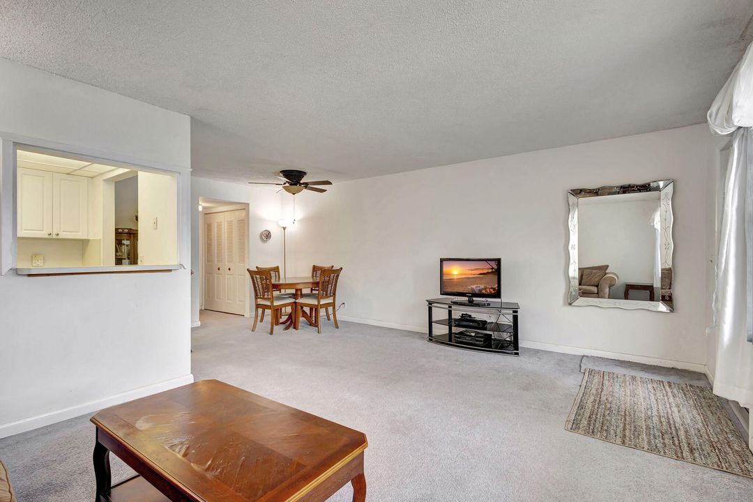 For Sale: $85,000 (1 beds, 1 baths, 684 Square Feet)