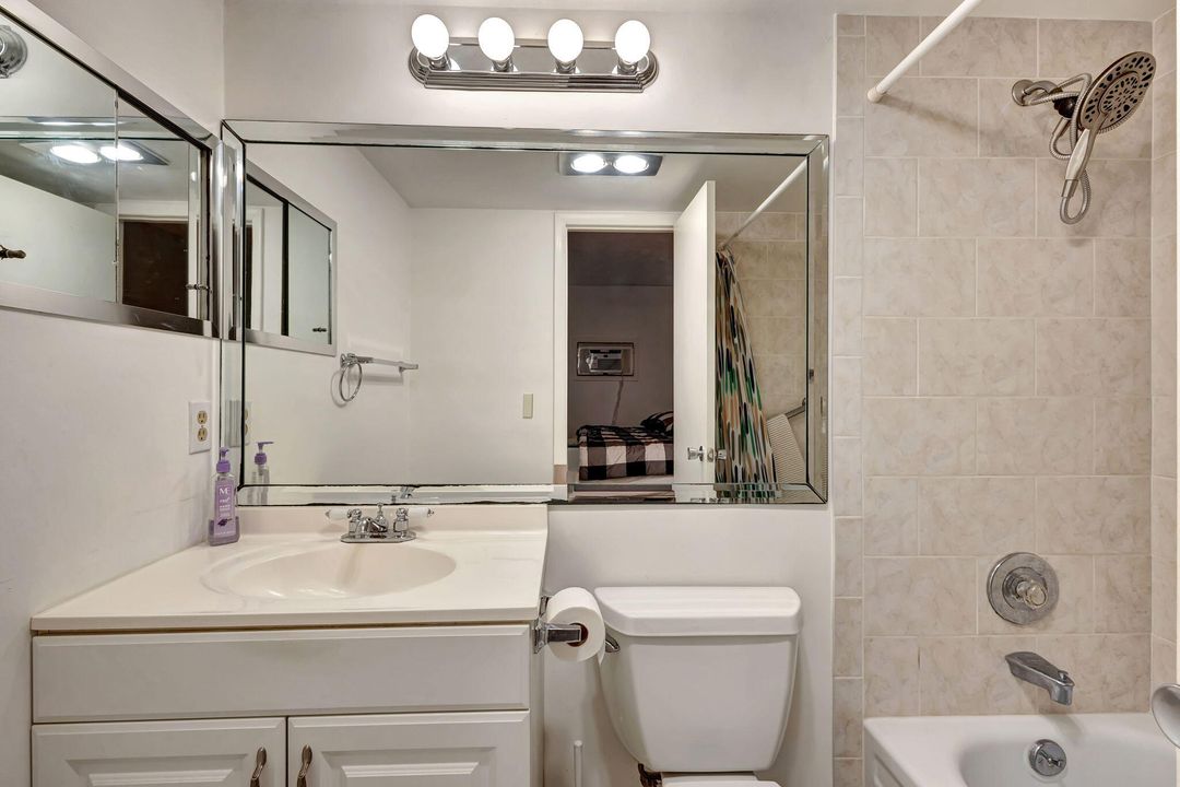 For Sale: $85,000 (1 beds, 1 baths, 684 Square Feet)