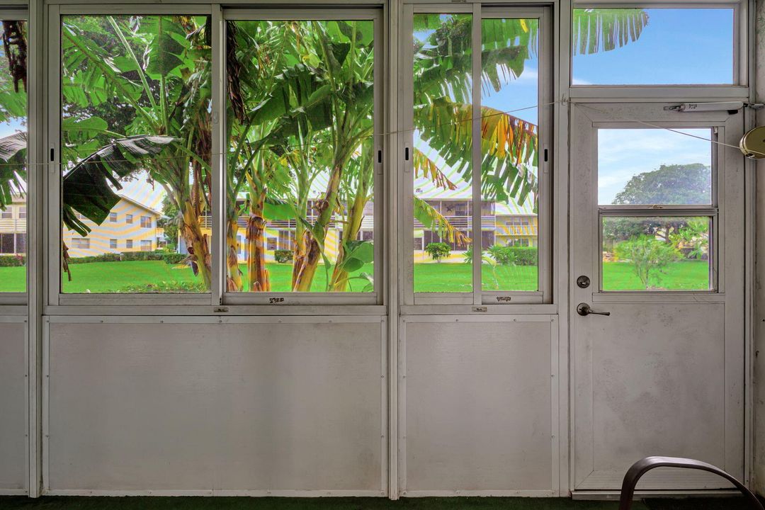 For Sale: $85,000 (1 beds, 1 baths, 684 Square Feet)