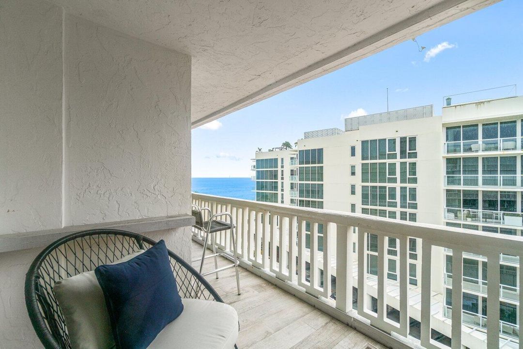 Active With Contract: $4,200 (1 beds, 1 baths, 800 Square Feet)