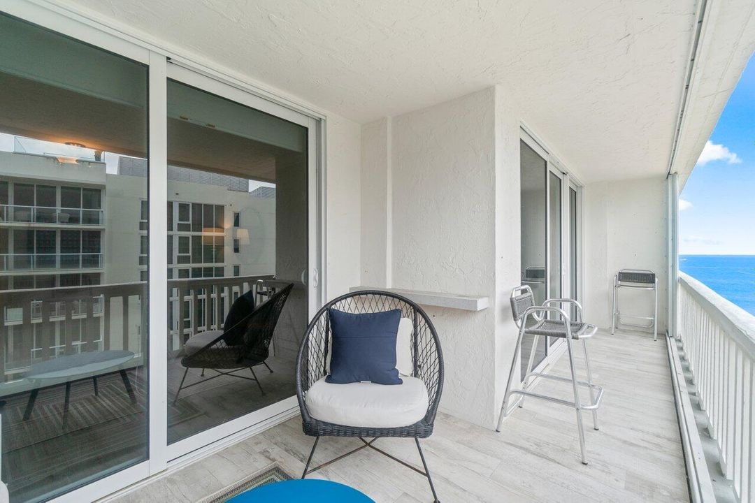 Active With Contract: $4,200 (1 beds, 1 baths, 800 Square Feet)