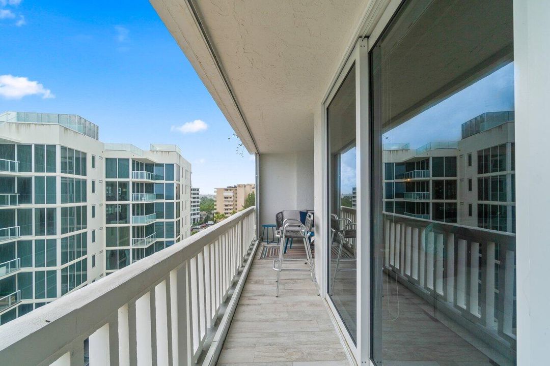 Active With Contract: $4,200 (1 beds, 1 baths, 800 Square Feet)