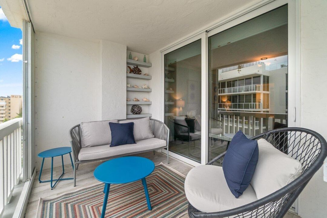 Active With Contract: $4,200 (1 beds, 1 baths, 800 Square Feet)