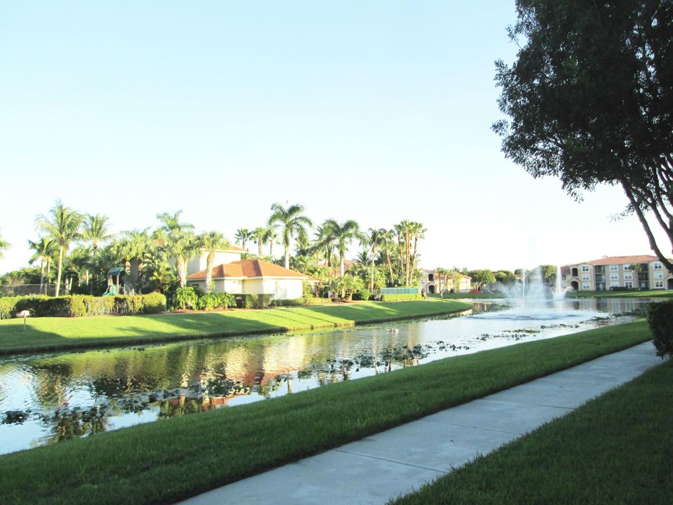 合同活跃: $1,950 (1 贝兹, 1 浴室, 787 平方英尺)