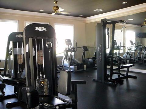 合同活跃: $1,950 (1 贝兹, 1 浴室, 787 平方英尺)