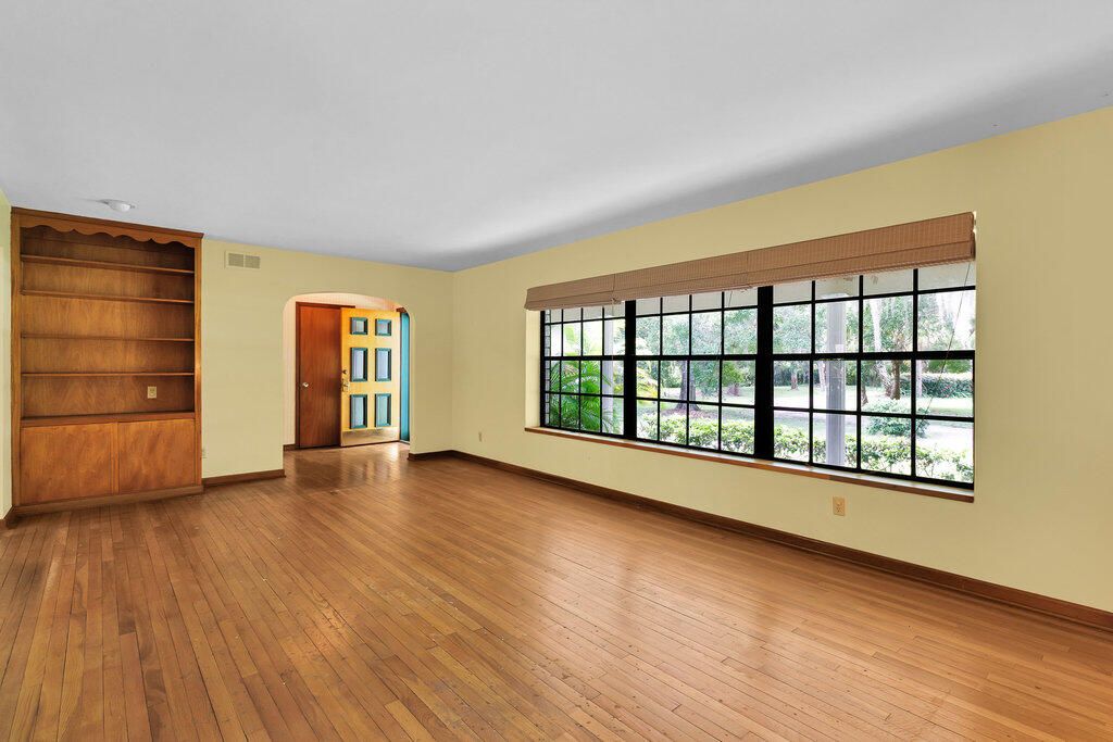 Active With Contract: $479,000 (4 beds, 2 baths, 2214 Square Feet)