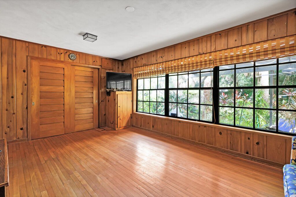 Active With Contract: $479,000 (4 beds, 2 baths, 2214 Square Feet)