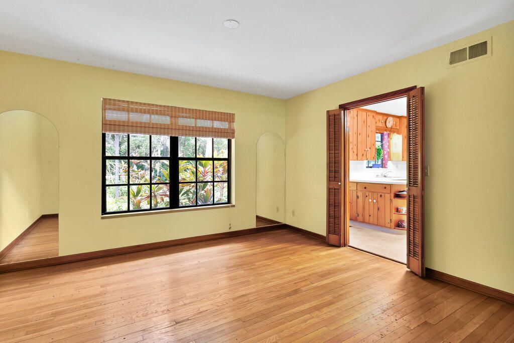 Active With Contract: $479,000 (4 beds, 2 baths, 2214 Square Feet)