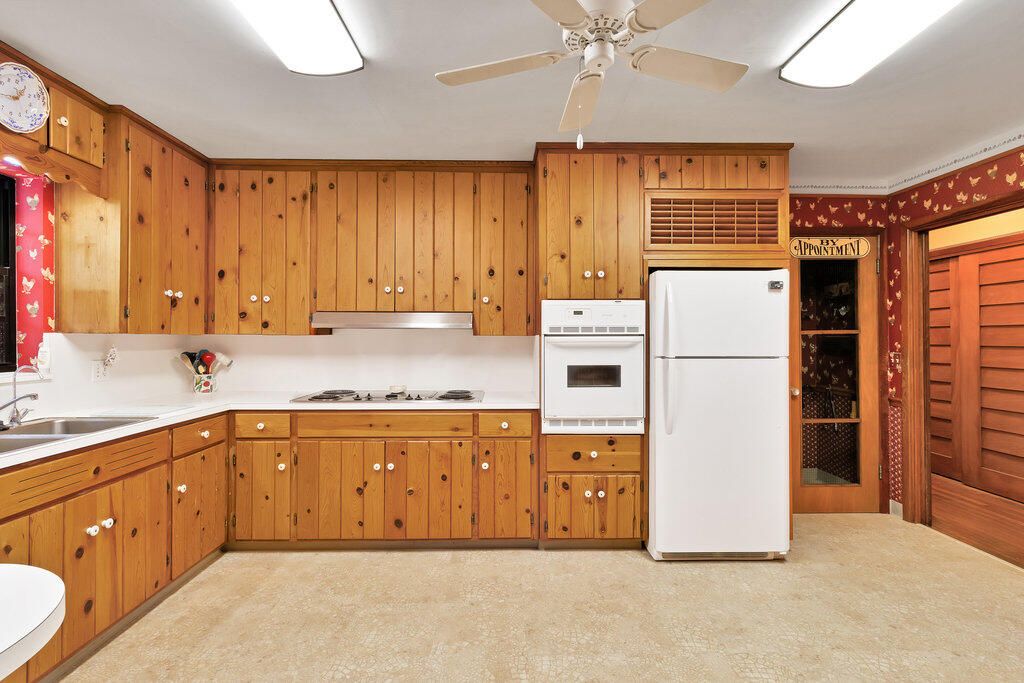 Active With Contract: $479,000 (4 beds, 2 baths, 2214 Square Feet)