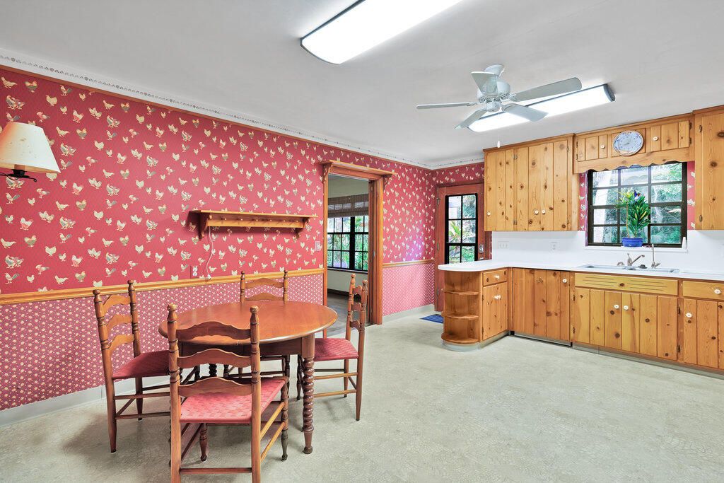 Active With Contract: $479,000 (4 beds, 2 baths, 2214 Square Feet)