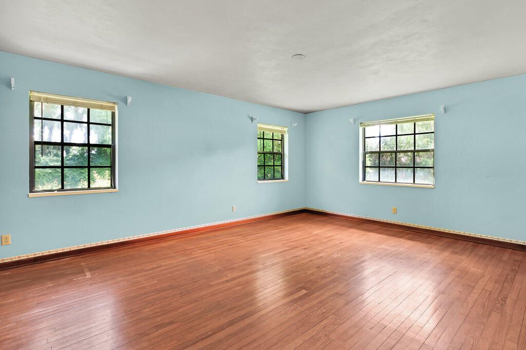 Active With Contract: $479,000 (4 beds, 2 baths, 2214 Square Feet)