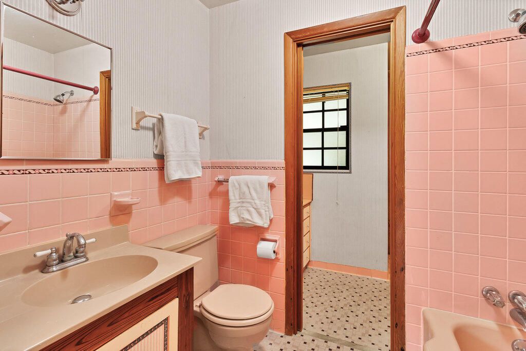 Active With Contract: $479,000 (4 beds, 2 baths, 2214 Square Feet)