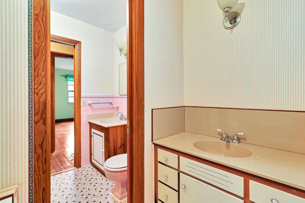 Active With Contract: $479,000 (4 beds, 2 baths, 2214 Square Feet)