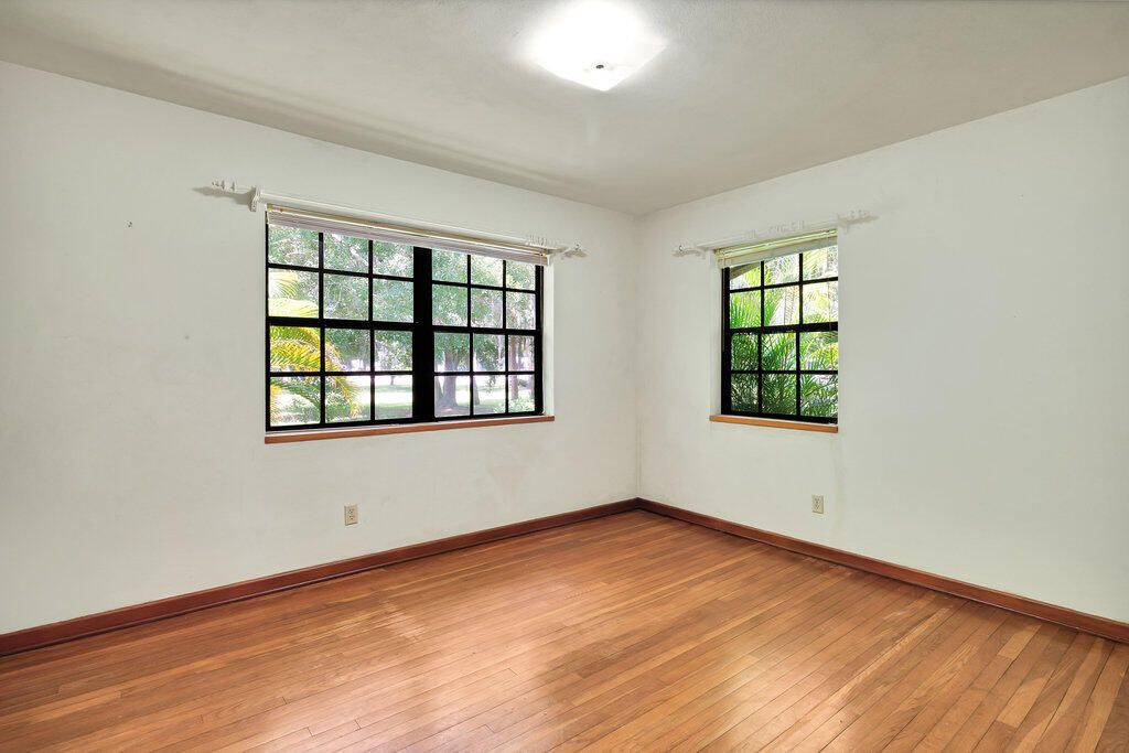 Active With Contract: $479,000 (4 beds, 2 baths, 2214 Square Feet)