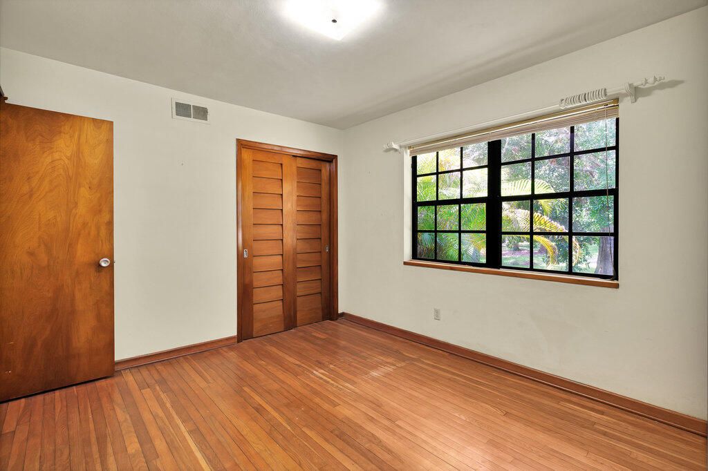 Active With Contract: $479,000 (4 beds, 2 baths, 2214 Square Feet)