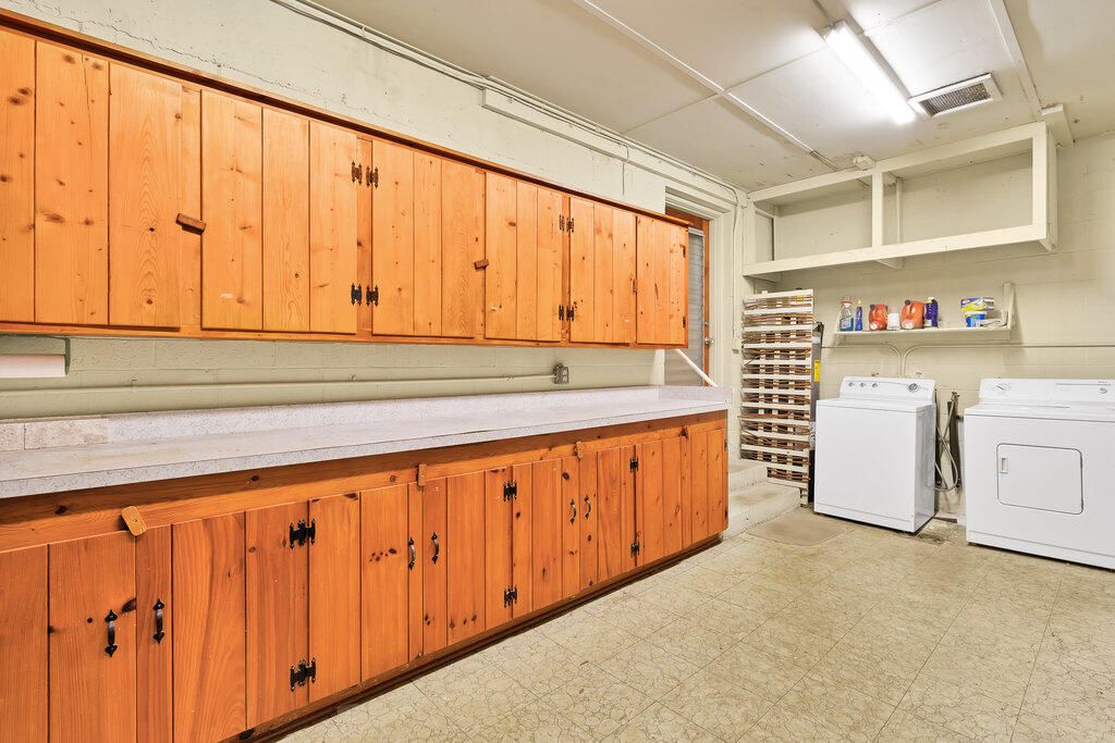 Active With Contract: $479,000 (4 beds, 2 baths, 2214 Square Feet)