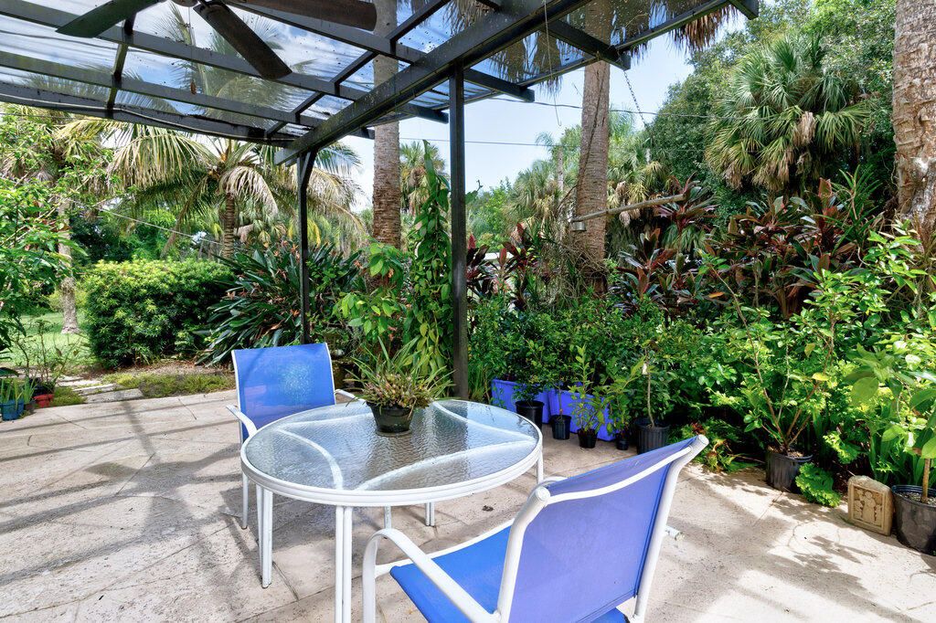 Active With Contract: $479,000 (4 beds, 2 baths, 2214 Square Feet)