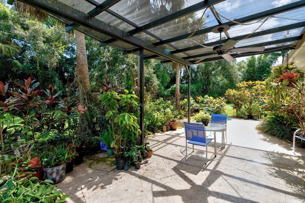 Active With Contract: $479,000 (4 beds, 2 baths, 2214 Square Feet)