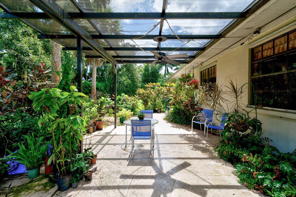 Active With Contract: $479,000 (4 beds, 2 baths, 2214 Square Feet)