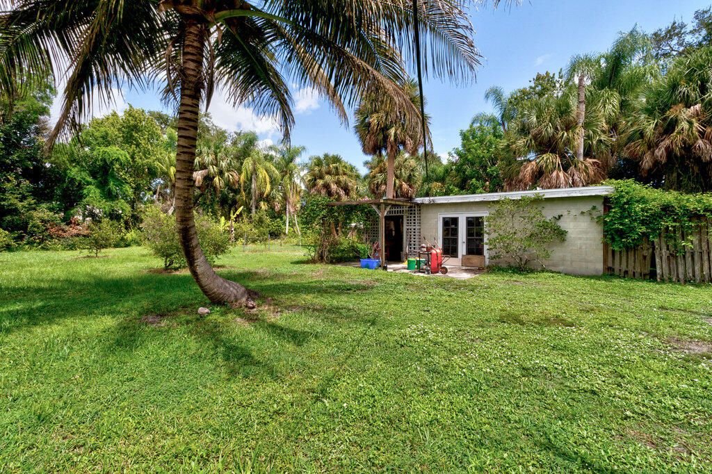 Active With Contract: $479,000 (4 beds, 2 baths, 2214 Square Feet)